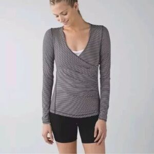 Lululemon/ Striped Sunset Salutation/ Black & grey/ Size US 10